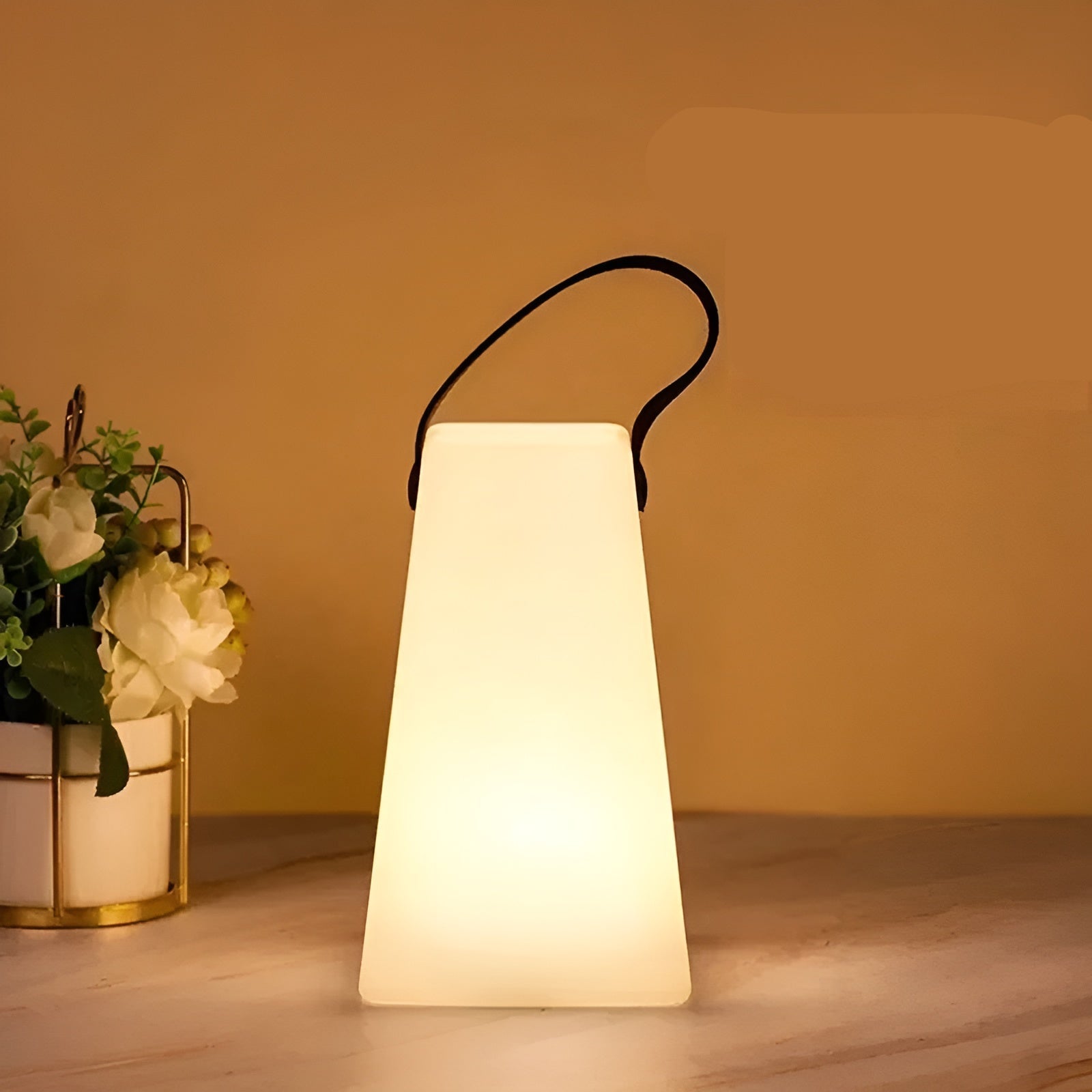 SUENTA Wasserdichte Drahtlose LED Tischlampe Innen Und Außen 16 Farben Einstellbar Kegel