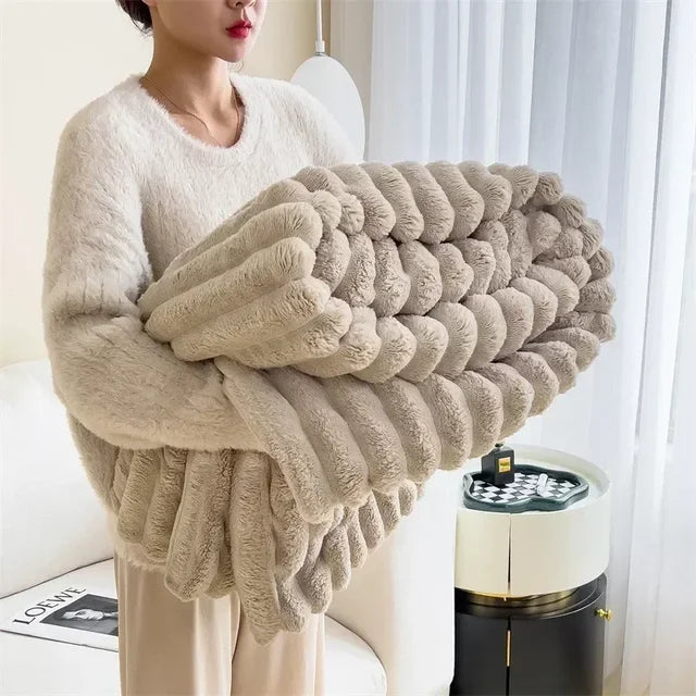 SUENTA Weiche Plüsch-Maxi-Decke - LuxuraWrap Hellgrau
