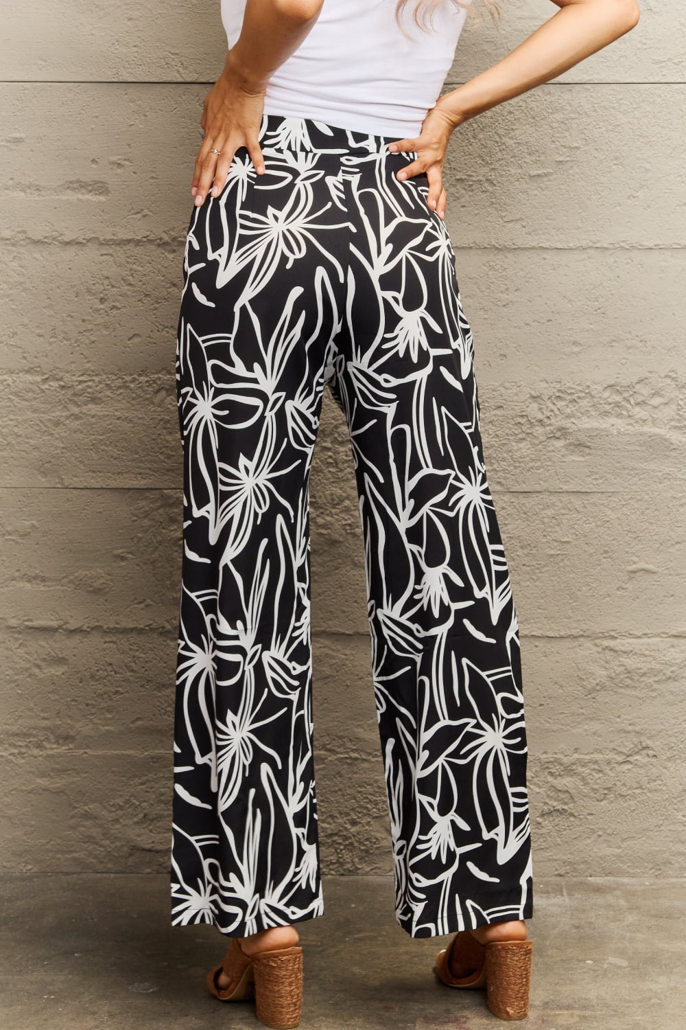 SUENTA Vespera Damenhose – Weites Bein & Blumenmuster