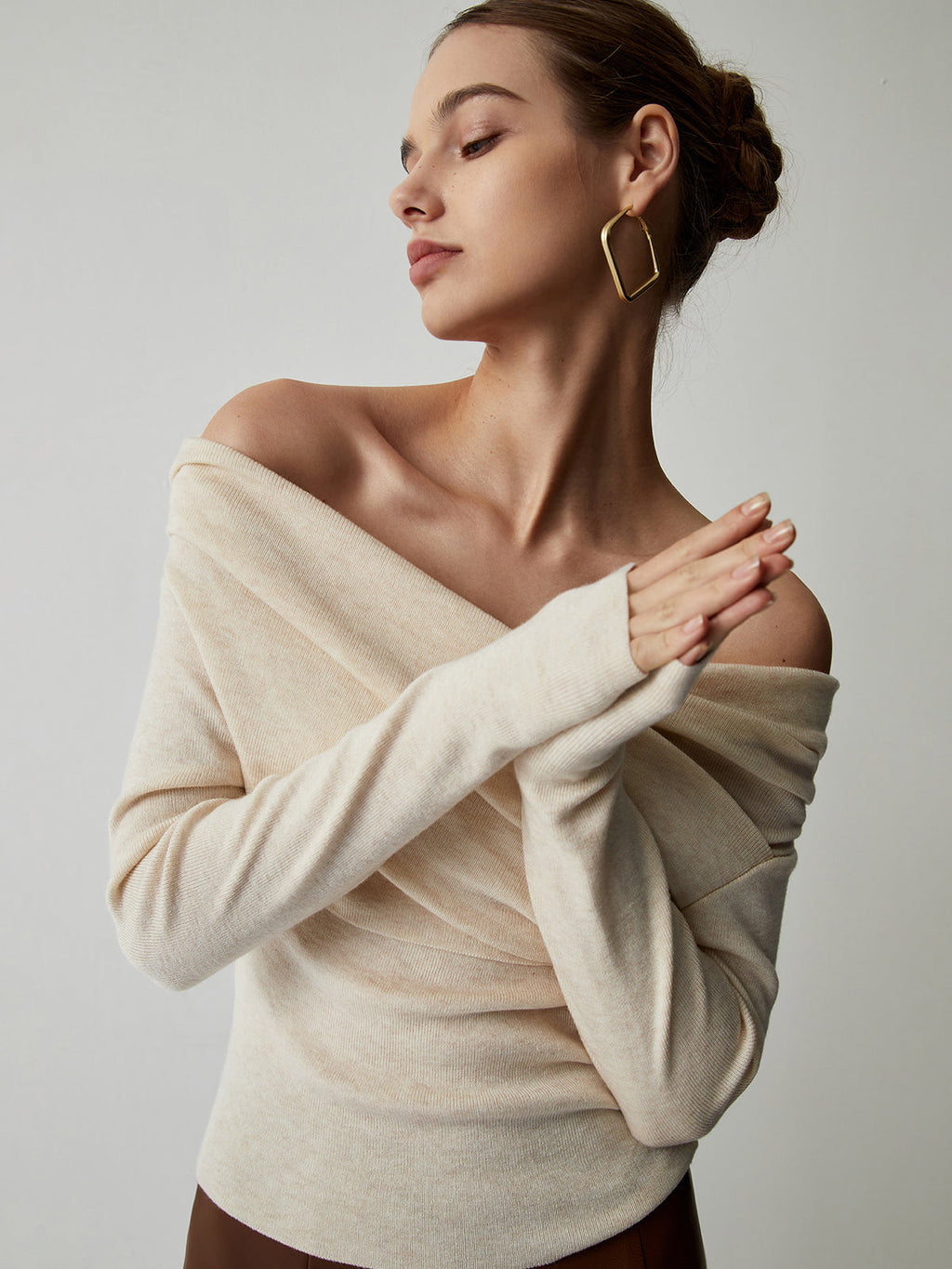 SUENTA Damen Yasmin Off-Shoulder Stricktop Wickelstil Feminine Silhouette