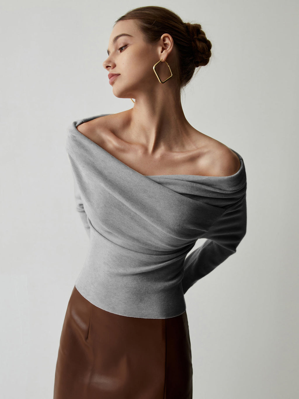 SUENTA Damen Yasmin Off-Shoulder Stricktop Wickelstil Feminine Silhouette Grau