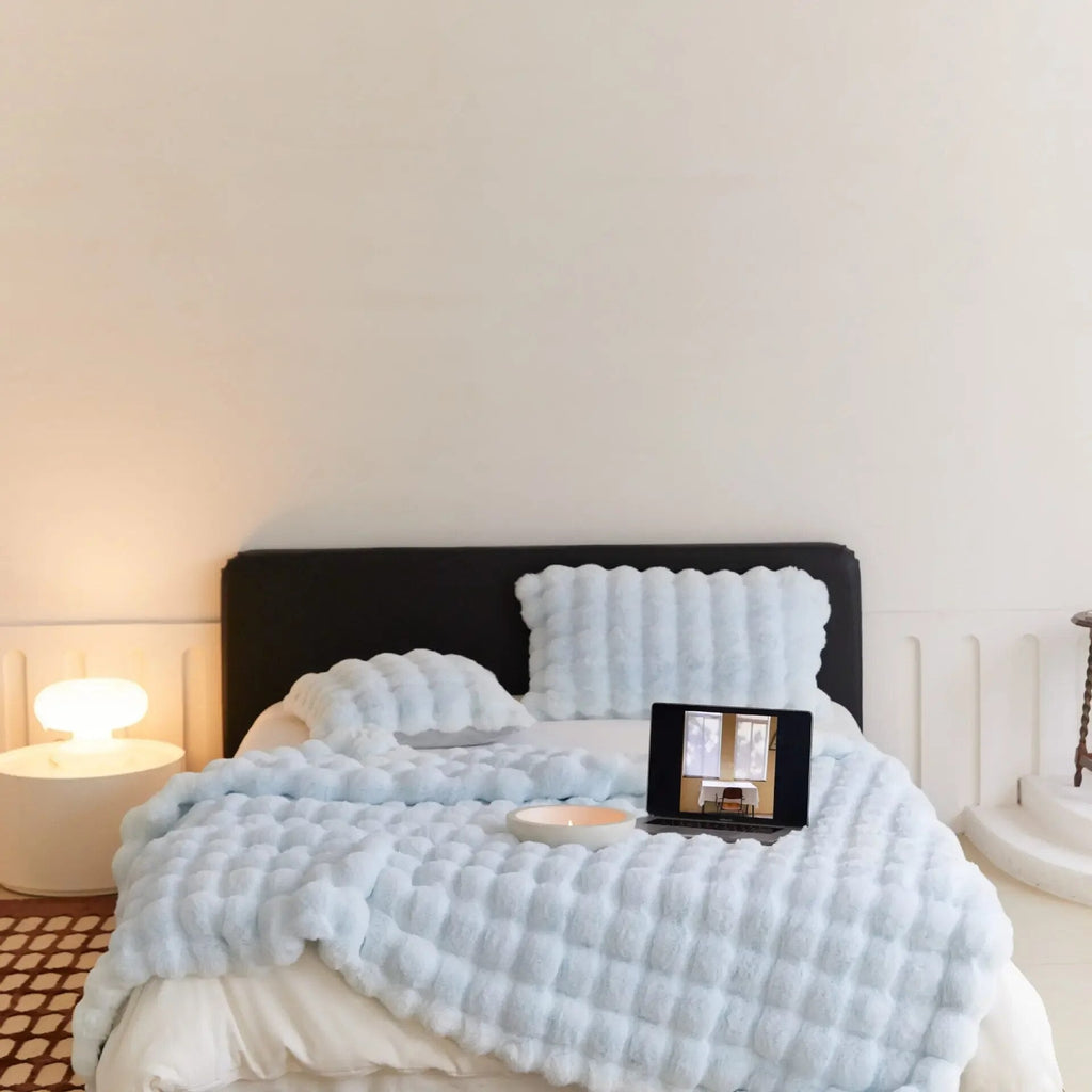 SUENTA Die Plüschdecke, Über die Alle Sprechen! - WarmWol Himmelblau